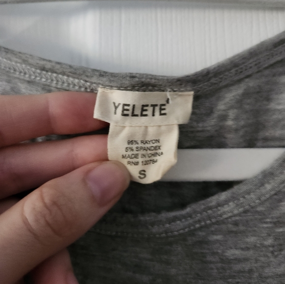 Crop top tank top with side tie - Picture 2 of 4